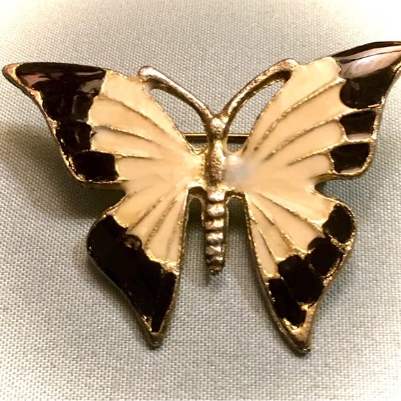 VINTAGE 1960s ENAMEL GOLD TONE METAL BUTTERFLY BROOCH 🦋 - Picture 2 of 4